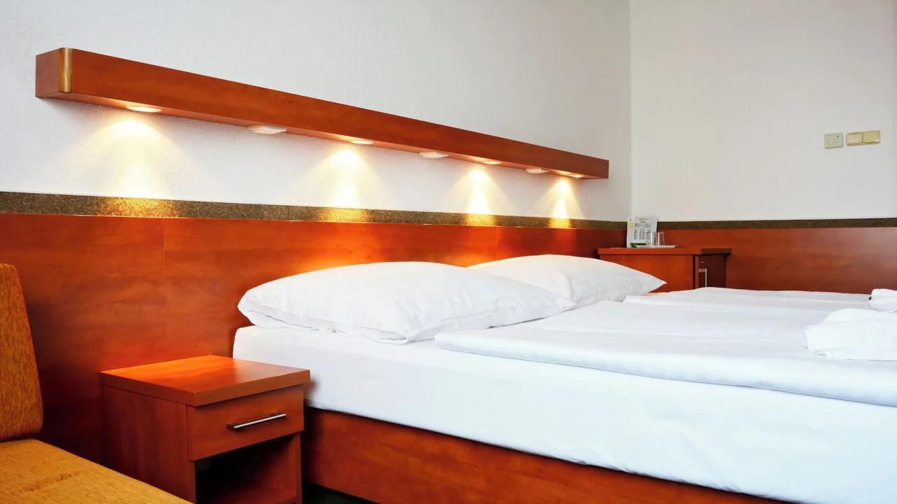 Olympik Congress Hotel Economy или подобен
